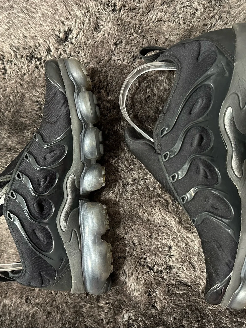 Nike Triple Black Air Vapor Max Plus SE Sneaker Sz 8.5 *NO LACES* Streetwear